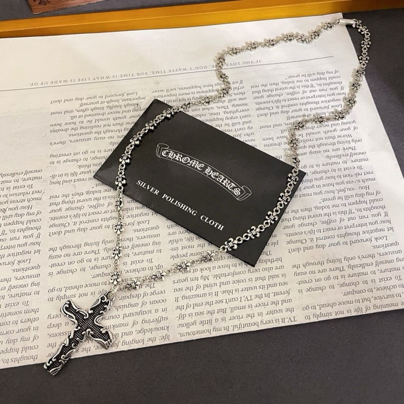 Ch*0me He**ts necklaces